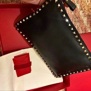 Valentino Vitello Rockstud Clutch